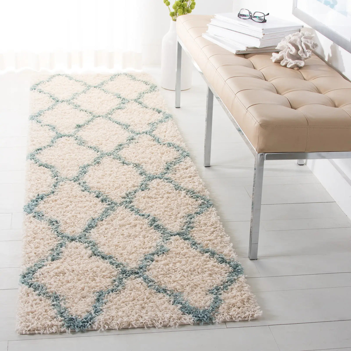 Safavieh Sgd-Dallas Shag 2'-3" x 10'-0" Rug in Ivory / Seafoam