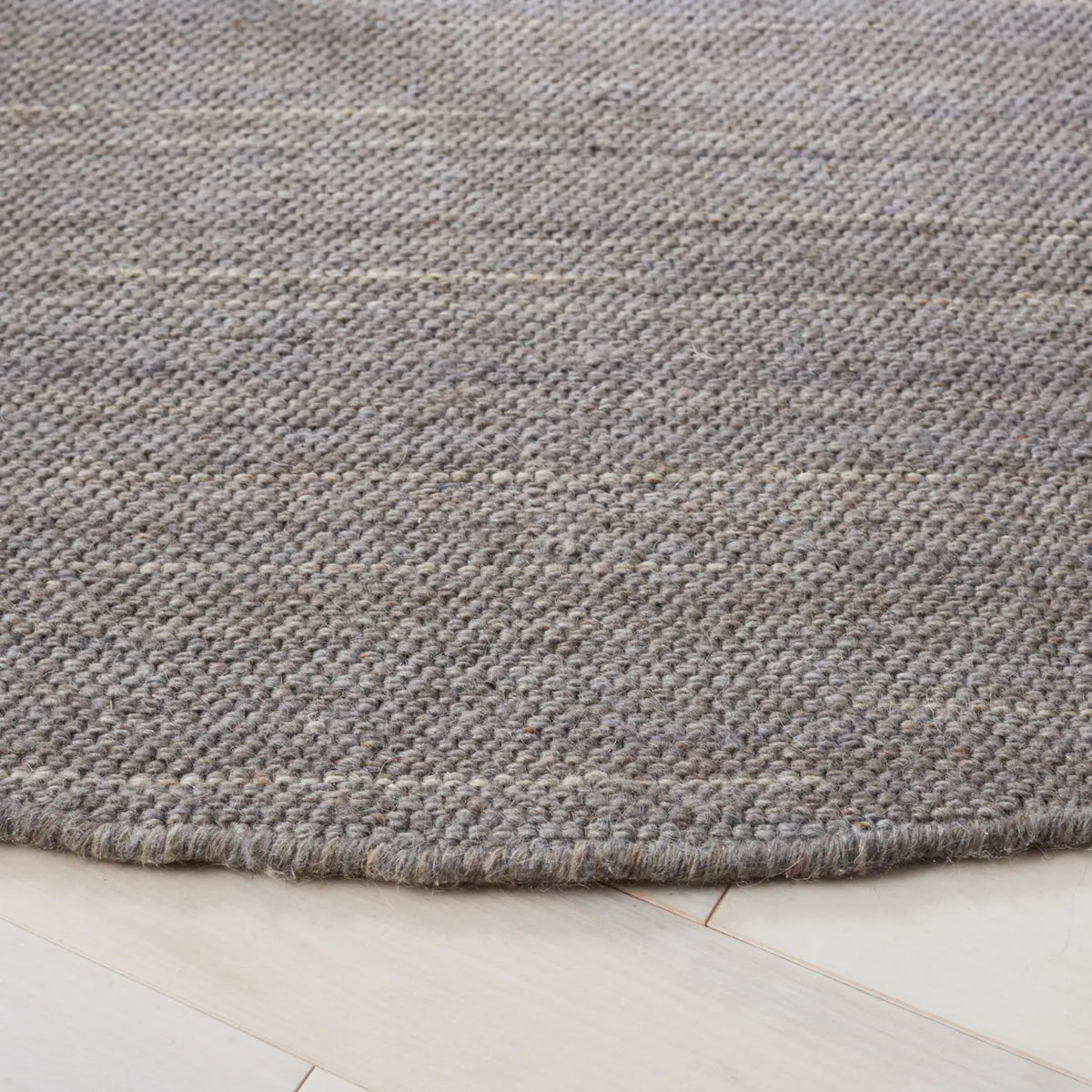 Safavieh Kilim 6'-0" x 6'-0" Rug in Light Grey