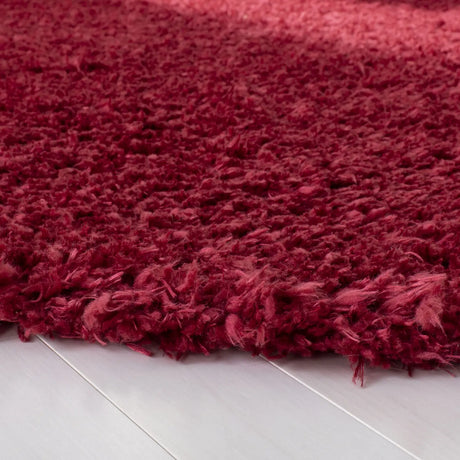 Safavieh Madrid Shag 200 5'-3" x 5'-3" Rug in Red