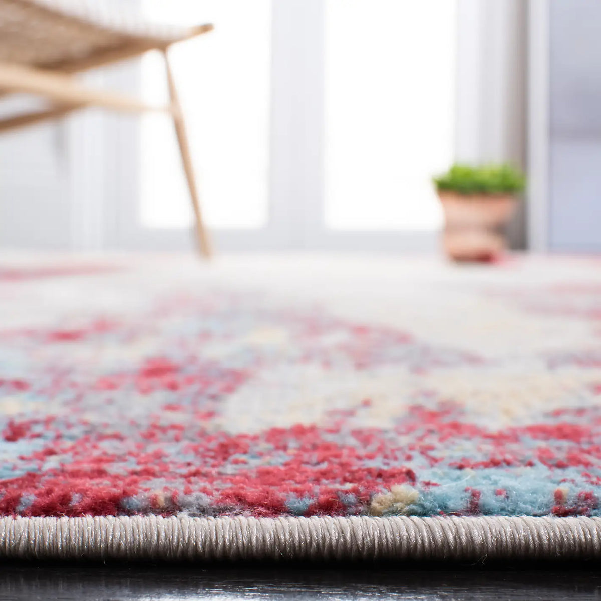 Safavieh Jasper 100 4'-0" x 6'-0" Rug in Red / Ivory