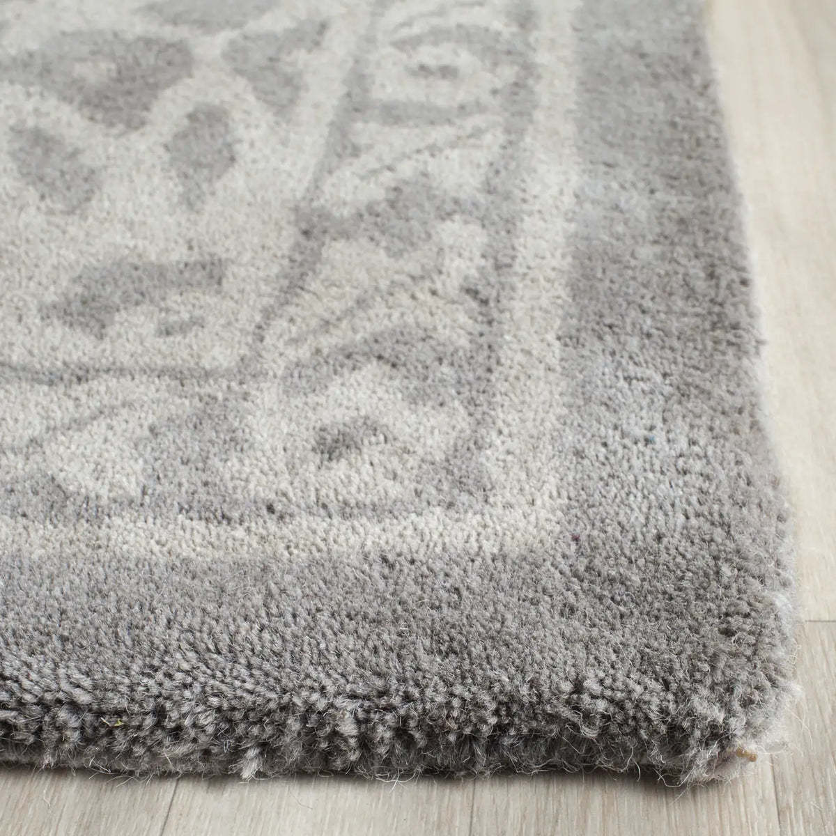 Safavieh Bella 10'-0" x 14'-0" Rug in Grey / Silver