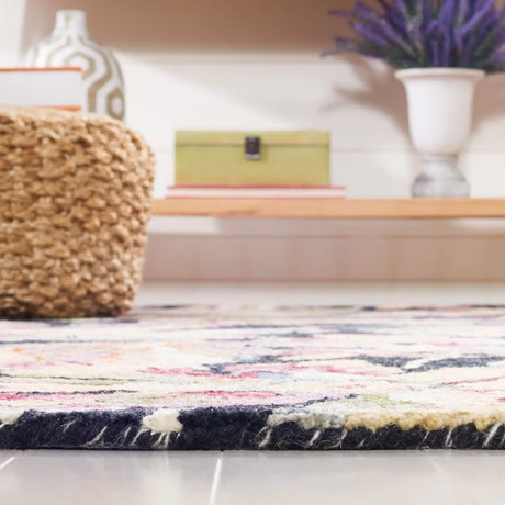 Safavieh Blossom 4'-0" x 6'-0" Rug in Black / Plum