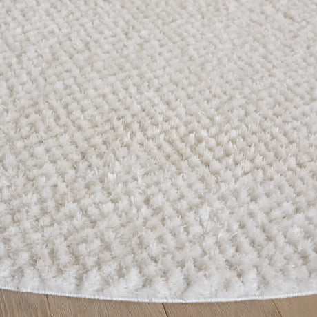 Safavieh Penelope Shag 6'-7" x 6'-7" Rug in Ivory