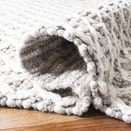 Safavieh Natura 5'-0" x 8'-0" Rug in Ivory / Beige