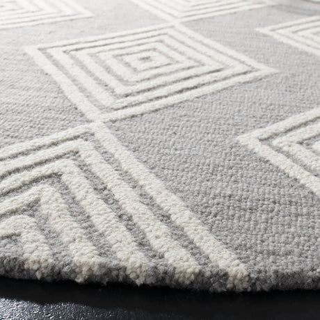 Safavieh Blossom 6'-0" x 6'-0" Rug in Dark Grey / Ivory