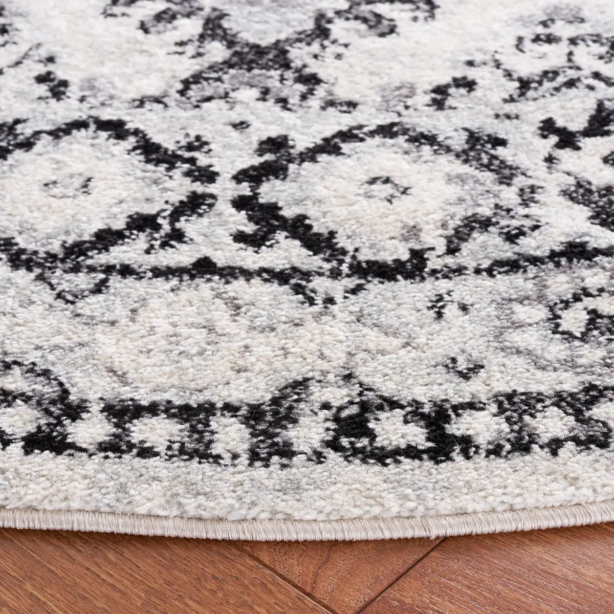 Safavieh Tulum 6'-7" x 6'-7" Rug in Ivory / Black