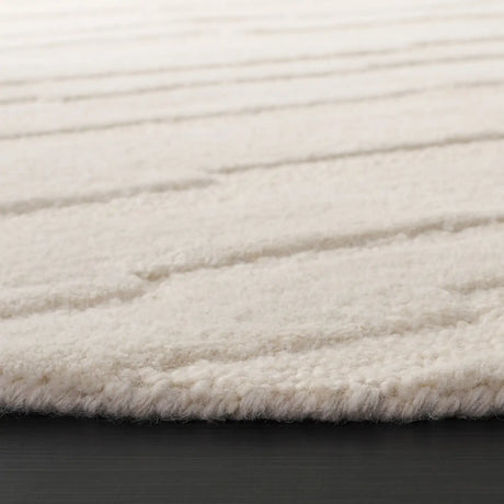 Safavieh Chatham 6'-0" x 6'-0" Rug in Ivory