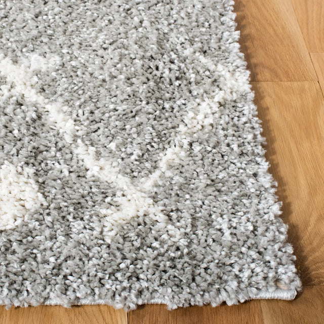 Safavieh Berber Shag 4'-0" x 6'-0" Rug in Light Grey / Cream