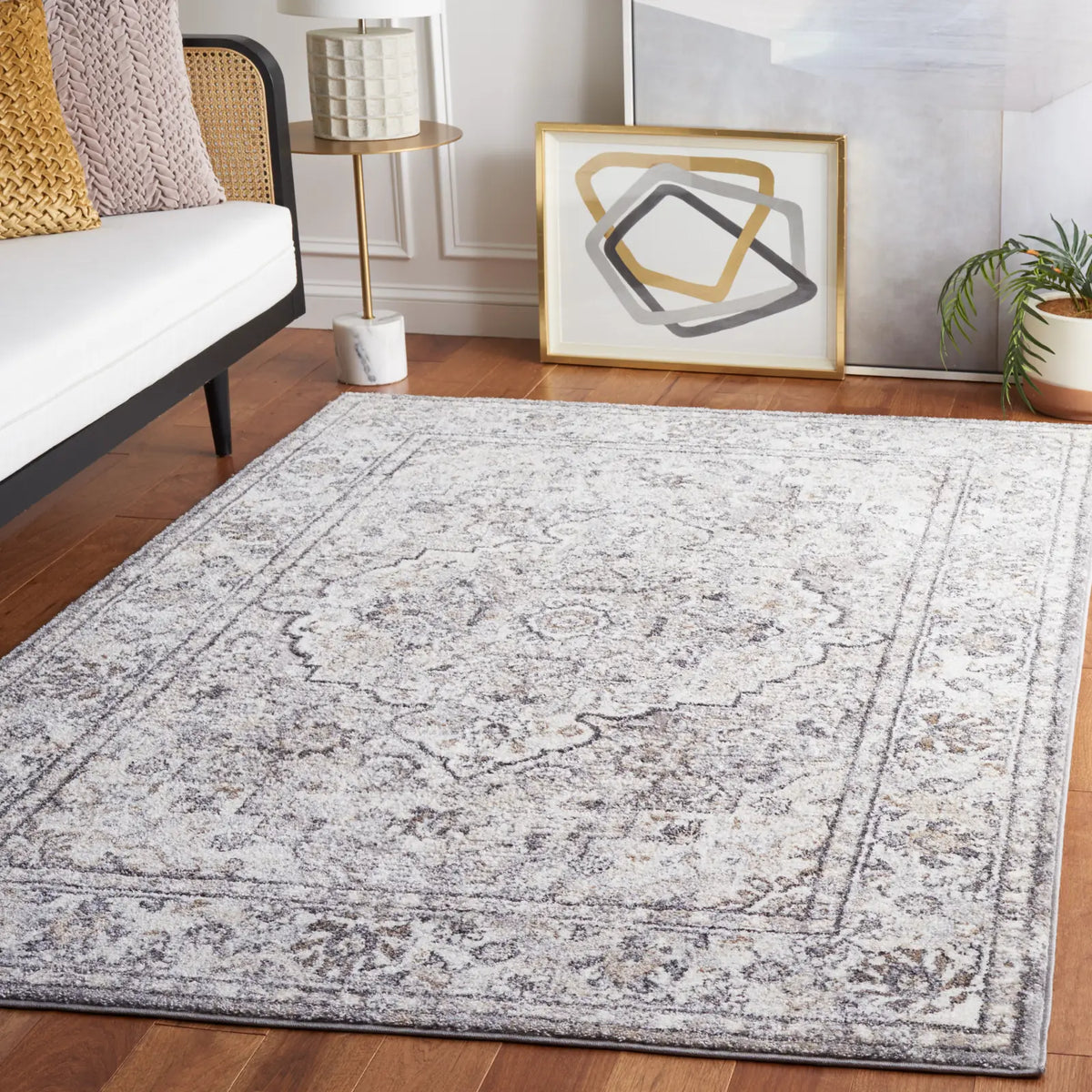 Safavieh Opal 4'-0" x 6'-0" Rug in Grey / Ivory
