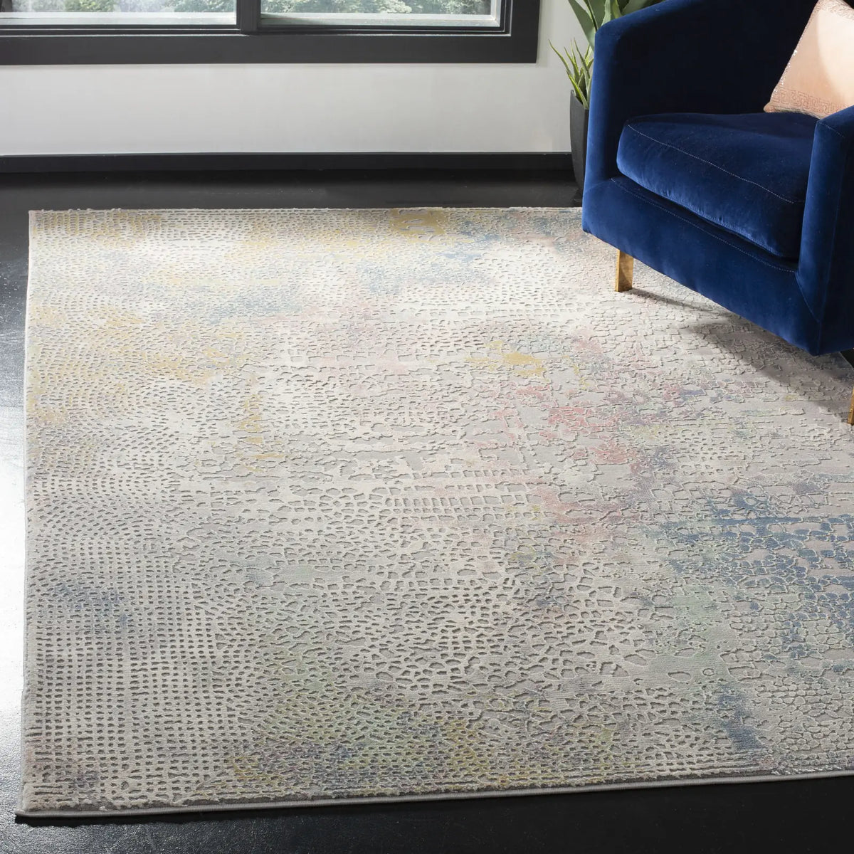 Safavieh Meadow 100 5'-3" x 7'-6" Rug in Grey / Gold