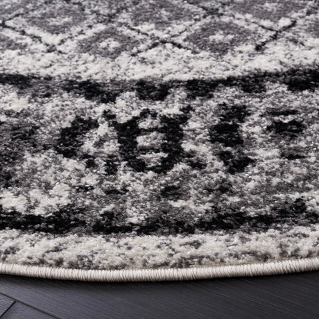Safavieh Adirondack 6'-0" x 6'-0" Rug in Ivory / Silver