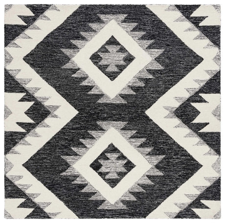 Safavieh Casablanca 6'-0" x 6'-0" Rug in Ivory / Black