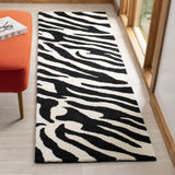 Safavieh Soho 2'-6" x 10'-0" Rug in White / Black