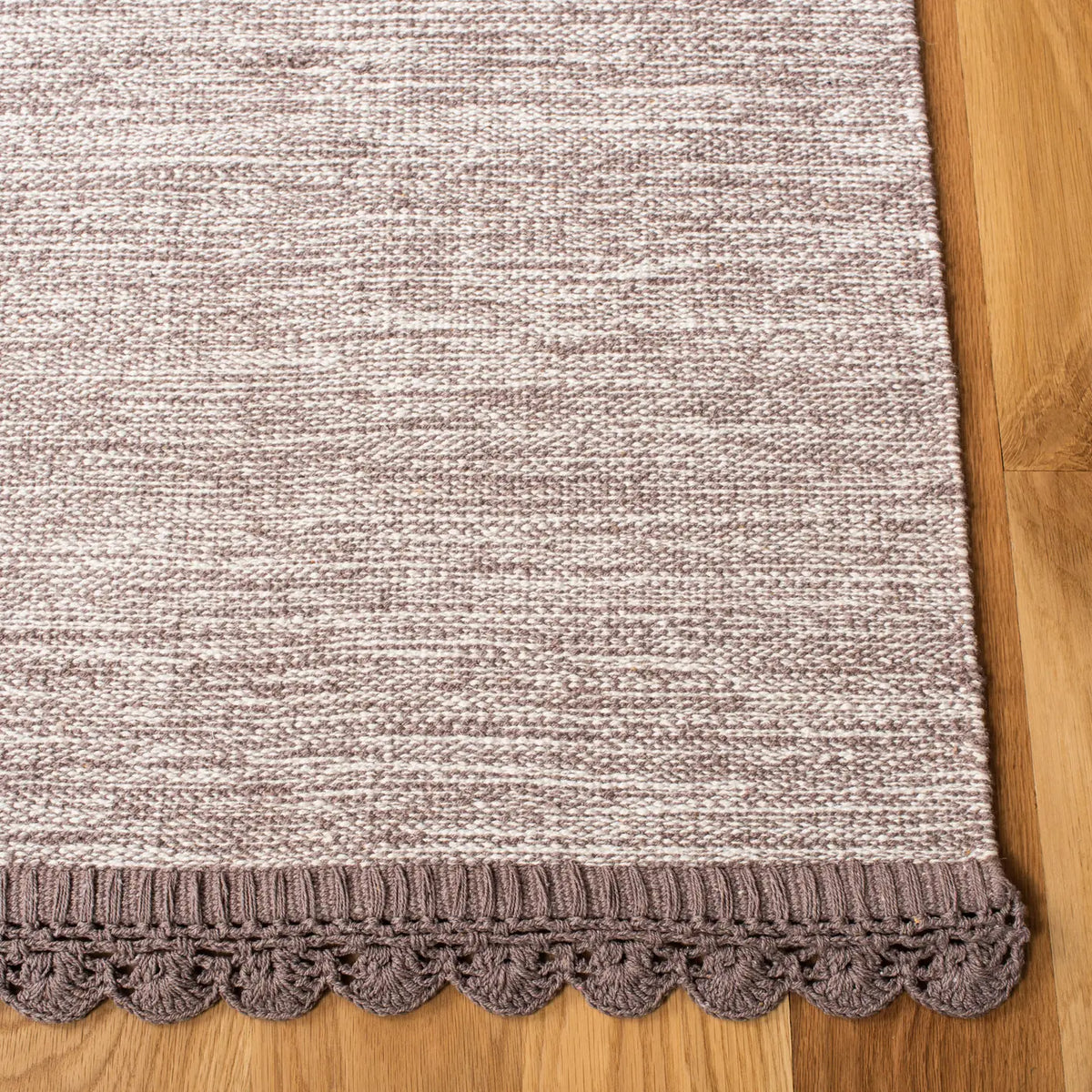Safavieh Montauk 5'-0" x 8'-0" Rug in Grey