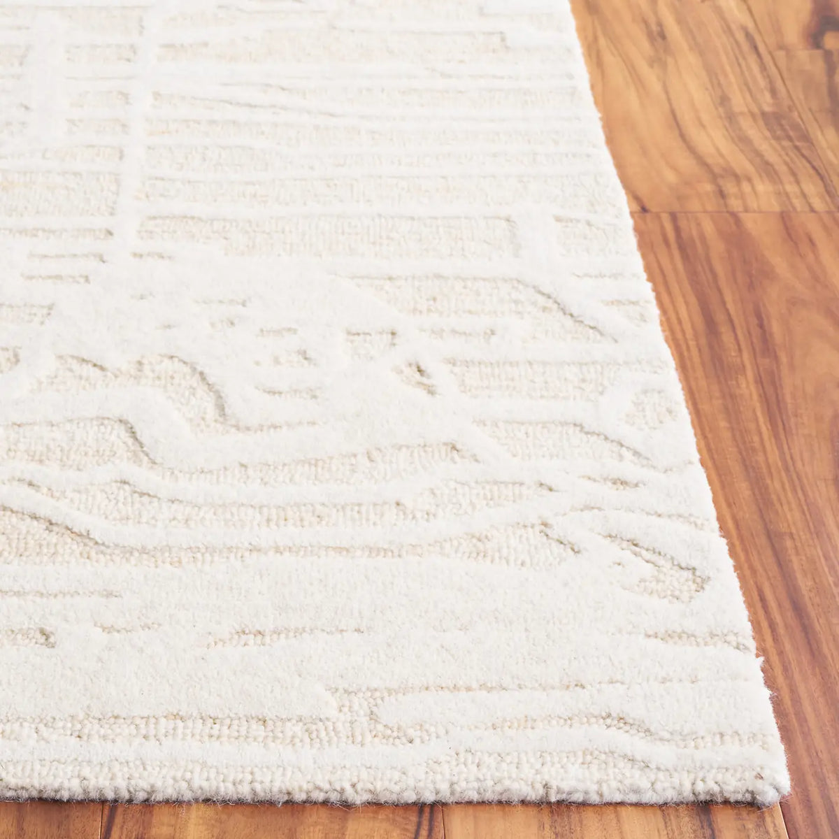 Safavieh Ebony 4'-0" x 6'-0" Rug in Gold / Ivory