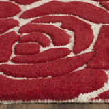 Safavieh Cambridge 2'-6" x 8'-0" Rug in Ivory / Red