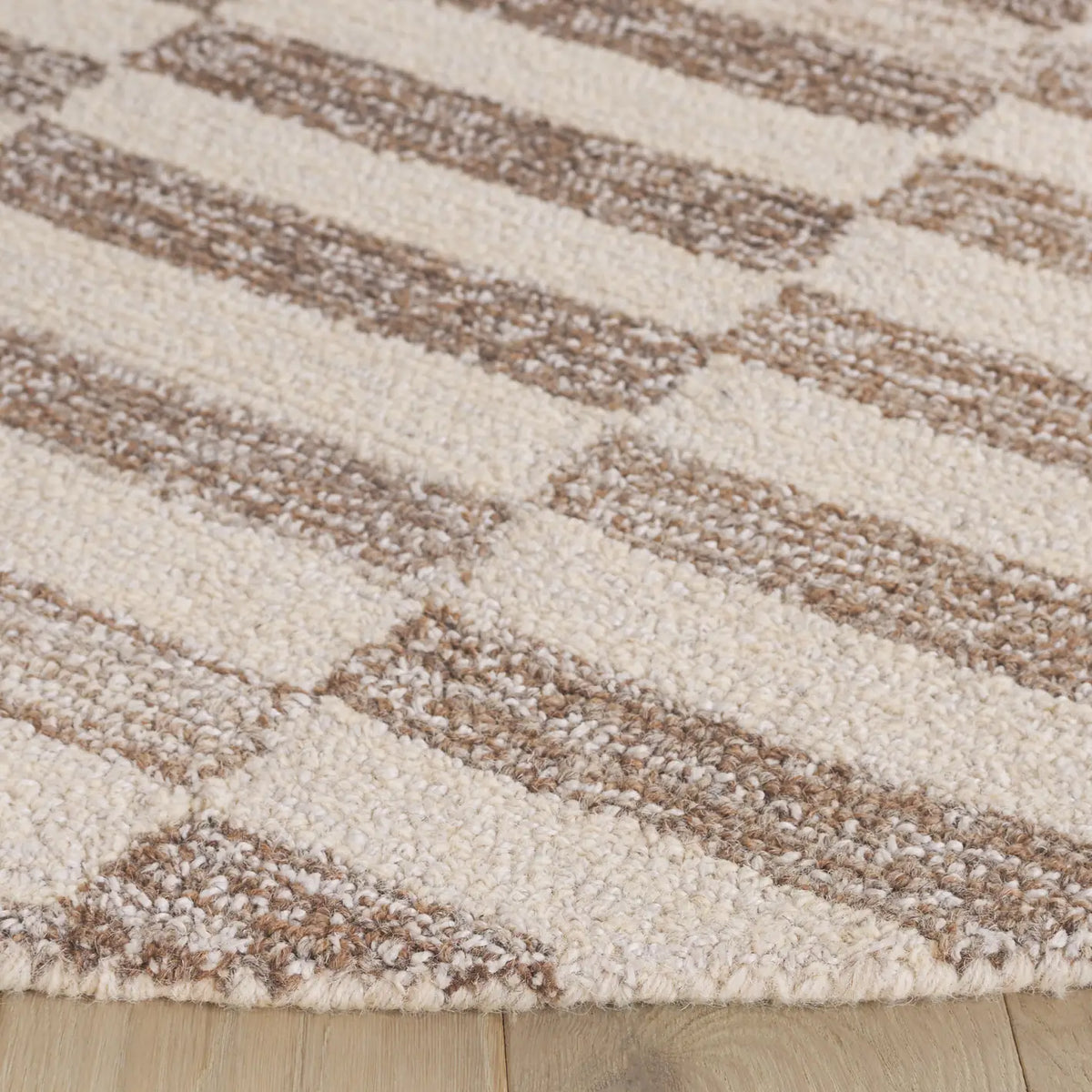Safavieh Ebony 6'-0" x 6'-0" Rug in Beige / Ivory