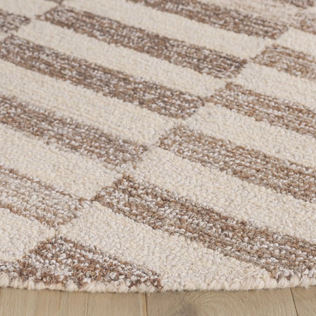 Safavieh Ebony 6'-0" x 6'-0" Rug in Beige / Ivory
