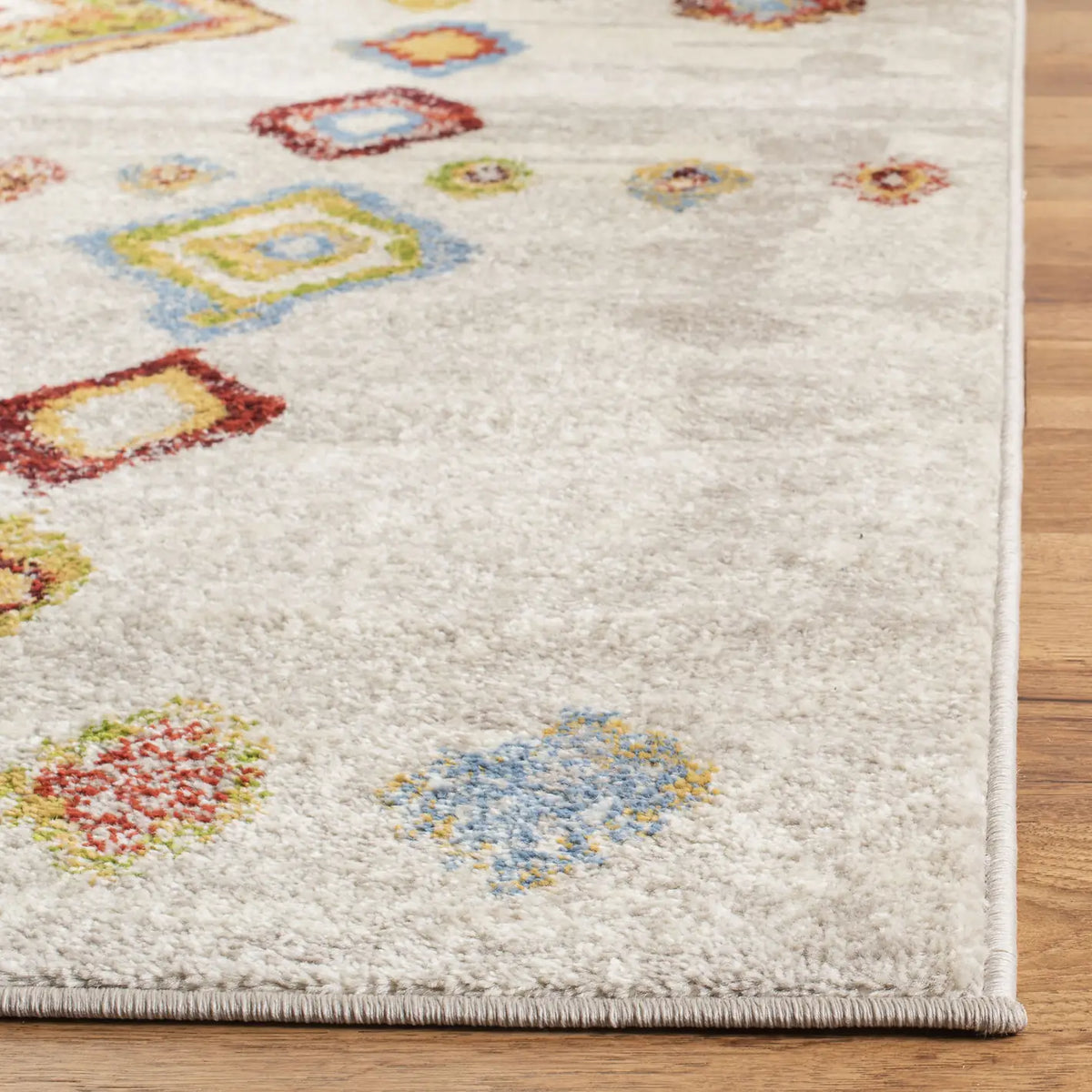 Safavieh Sagamore 4'-0" x 6'-0" Rug in Light Grey / Terracotta