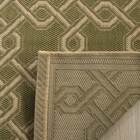 Safavieh Martha Stewart 4'-0" x 5'-7" Rug in Green / Creme