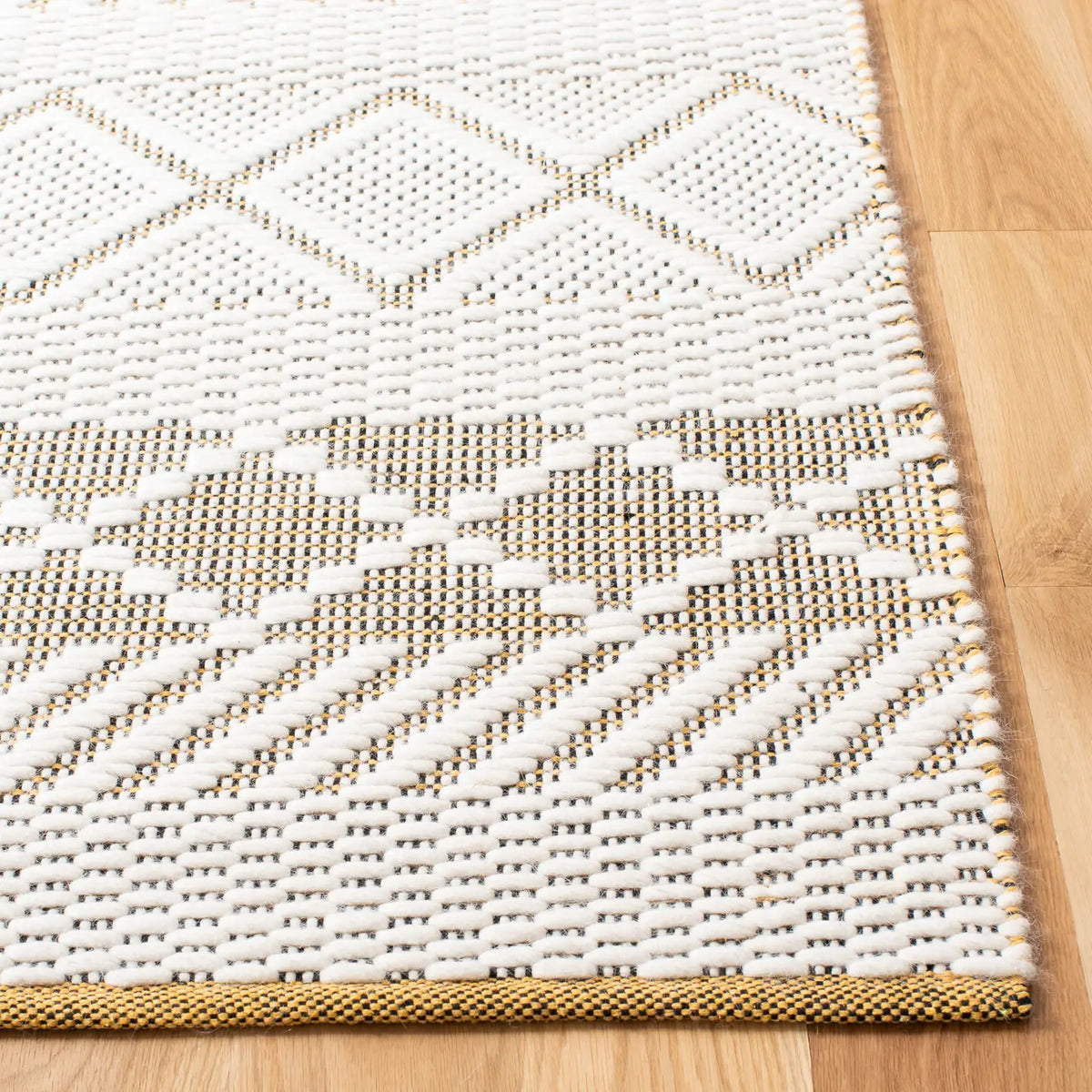 Safavieh Natura 4'-0" x 6'-0" Rug in Ivory / Yellow