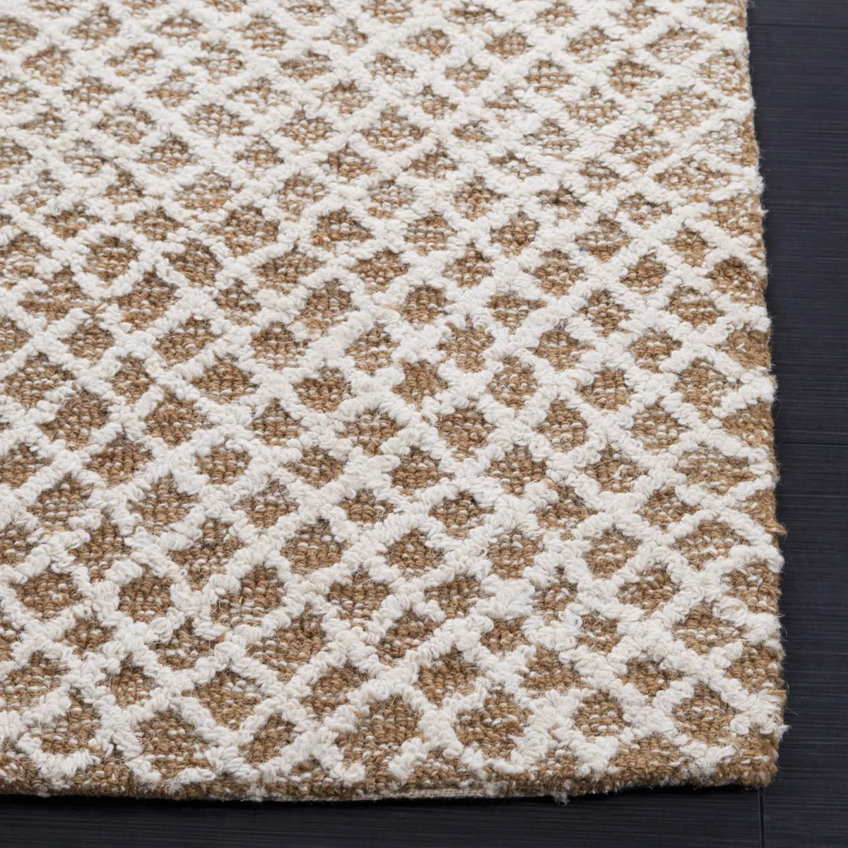 Safavieh Micro-Loop 4'-0" x 6'-0" Rug in Beige / Ivory
