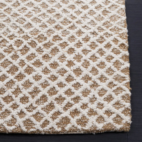Safavieh Micro-Loop 4'-0" x 6'-0" Rug in Beige / Ivory