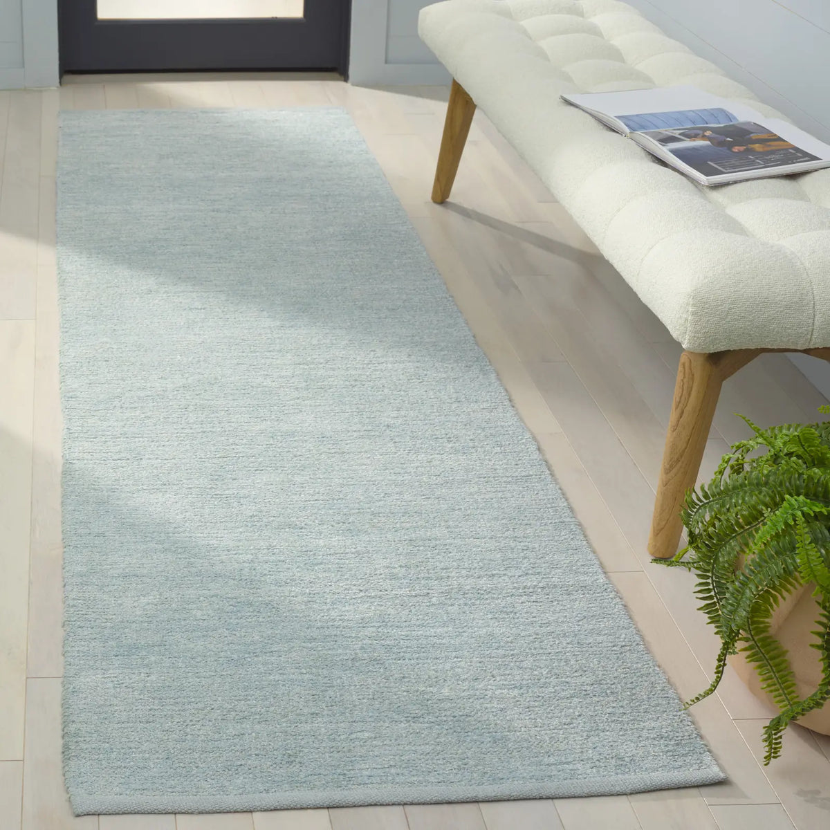 Safavieh Montauk 2'-3" x 8'-0" Rug in Turquoise