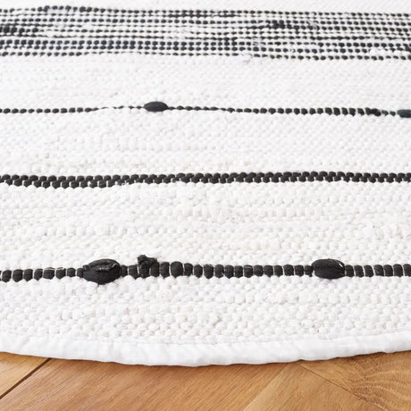 Safavieh Striped Kilim 6'-0" x 6'-0" Rug in Ivory / Black