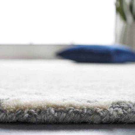 Safavieh Abstract 4'-0" x 6'-0" Rug in Light Blue / Ivory