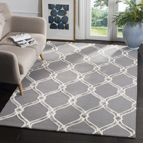 Safavieh Manchester 5'-0" x 8'-0" Rug in Dark Grey / Ivory
