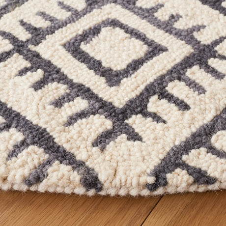 Safavieh Micro-Loop 5'-0" x 5'-0" Rug in Ivory / Rust