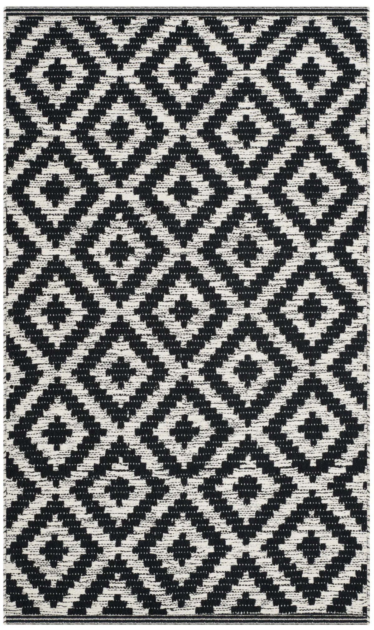 Safavieh Montauk 2'-3" x 3'-9" Rug in Black / Ivory