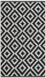 Safavieh Montauk 2'-3" x 3'-9" Rug in Black / Ivory