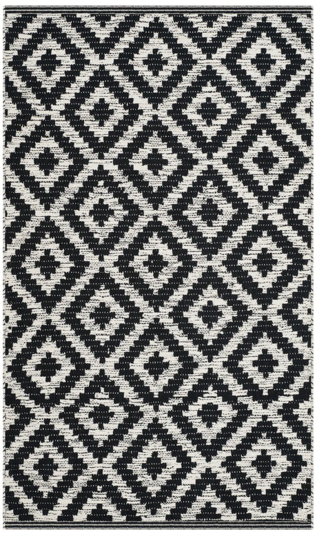 Safavieh Montauk 2'-3" x 3'-9" Rug in Black / Ivory