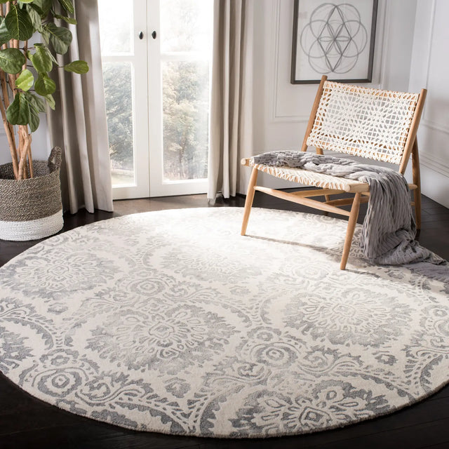 Safavieh Dip Dye 7'-0" x 7'-0" Rug in Silver / Ivory