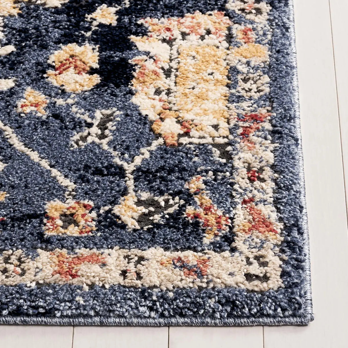 Safavieh Luna 4'-5" x 6'-5" Rug in Navy / Blue