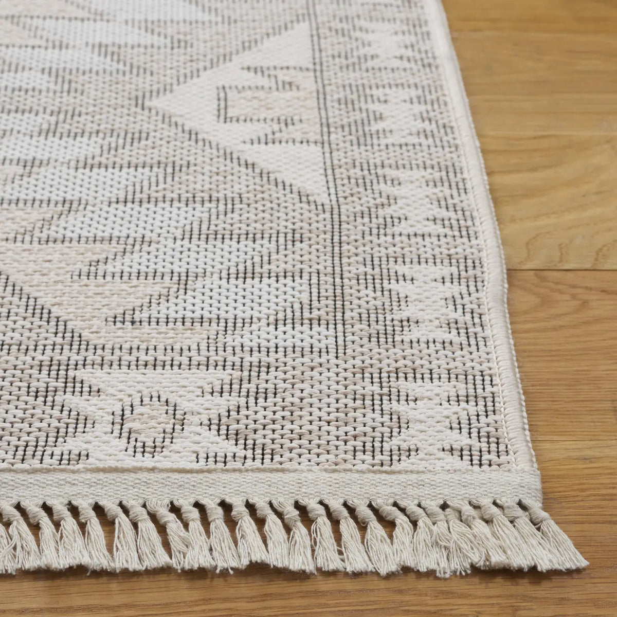 Safavieh Prairie 300 4'-0" x 6'-0" Rug in Beige / Ivory