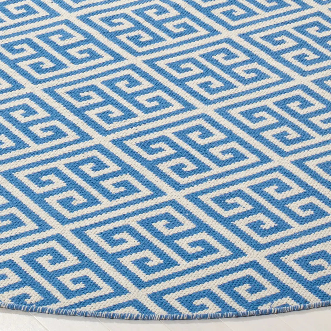 Safavieh Montauk 6'-0" x 6'-0" Rug in Blue / Ivory