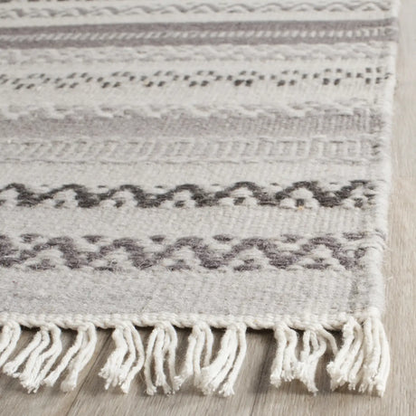 Safavieh Kilim 5'-0" x 8'-0" Rug in Grey