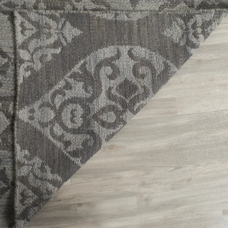 Safavieh Kilim 5'-0" x 8'-0" Rug in Grey / Dark Grey