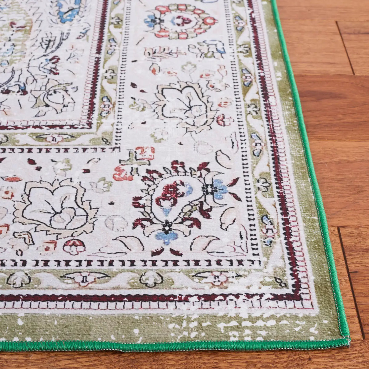 Safavieh Tucson 4'-0" x 6'-0" Rug in Green / Beige