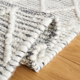 Safavieh Vermont 4'-0" x 6'-0" Rug in Grey / Ivory