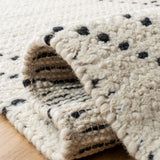Safavieh Casablanca 4'-0" x 6'-0" Rug in Ivory / Black