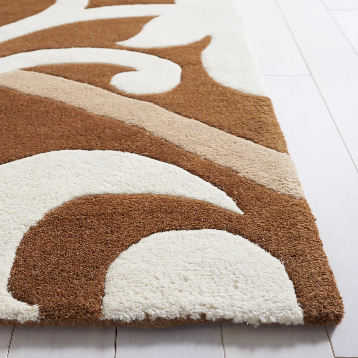 Safavieh Soho 5'-0" x 8'-0" Rug in Brown / Multi