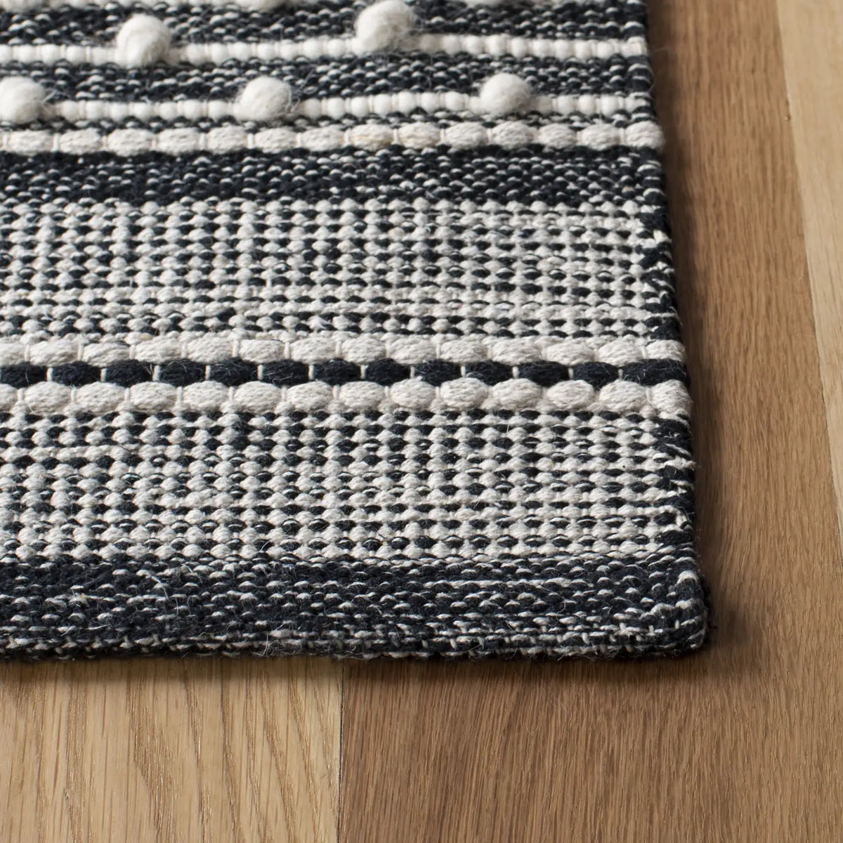 Safavieh Striped Kilim 4'-0" x 6'-0" Rug in Black / Ivory