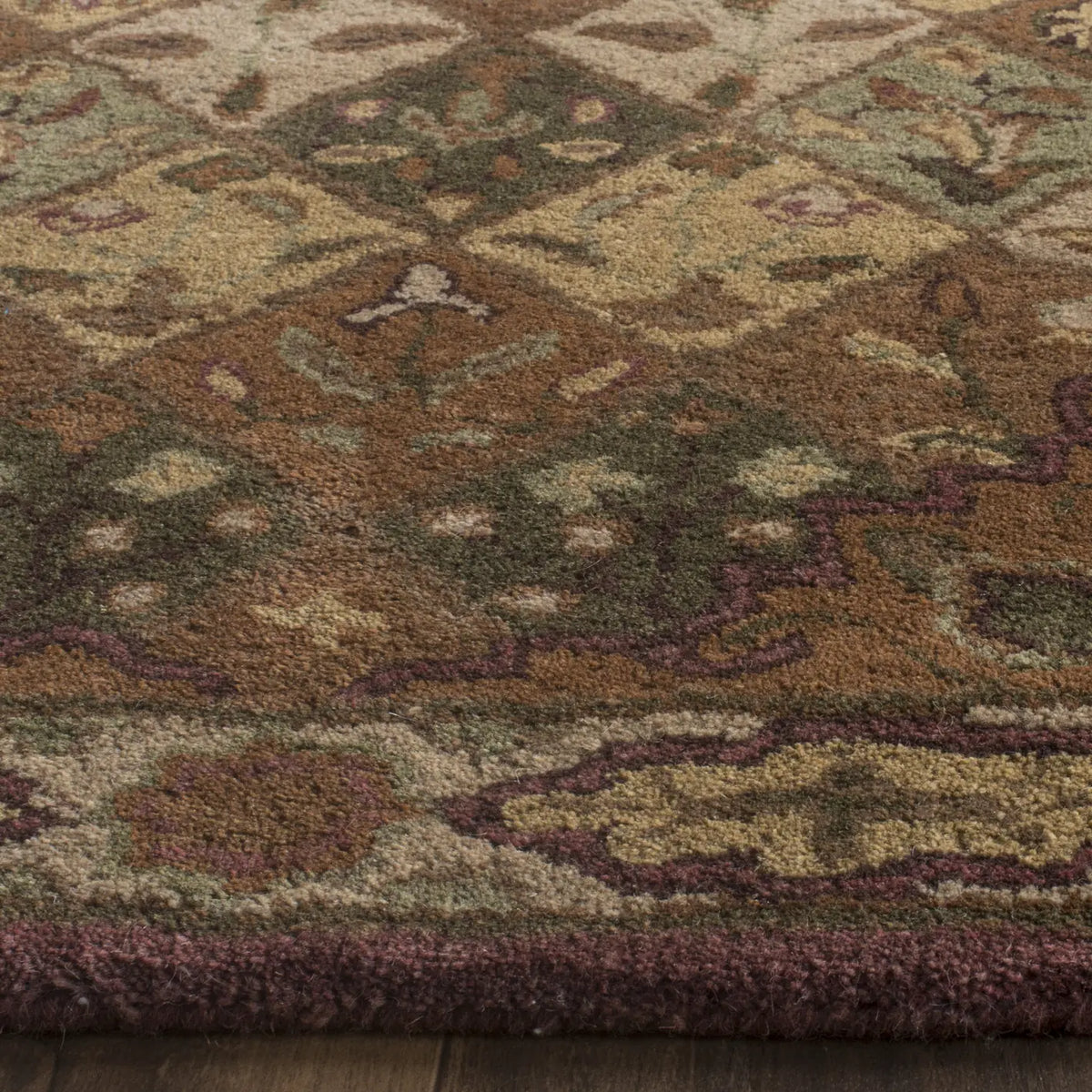Safavieh Heritage 2'-3" x 8'-0" Rug in Rust / Ivory