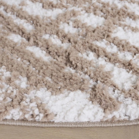 Safavieh Rumi Shag 6'-7" x 6'-7" Rug in Beige / Ivory