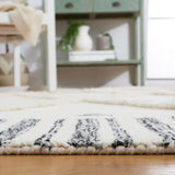 Safavieh Casablanca 4'-0" x 6'-0" Rug in Ivory / Black