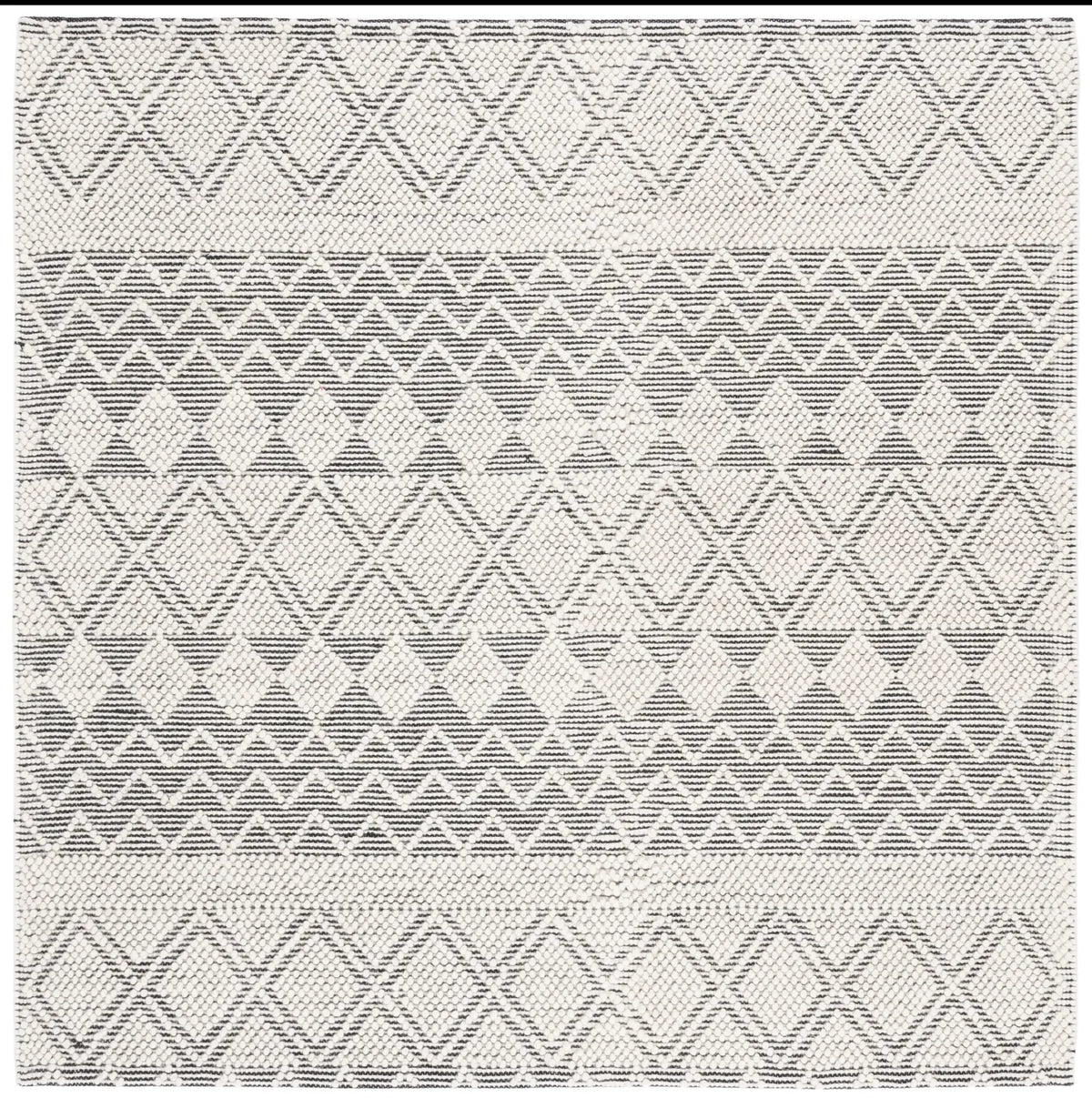 Safavieh Natura 6'-0" x 6'-0" Rug in Black / Ivory